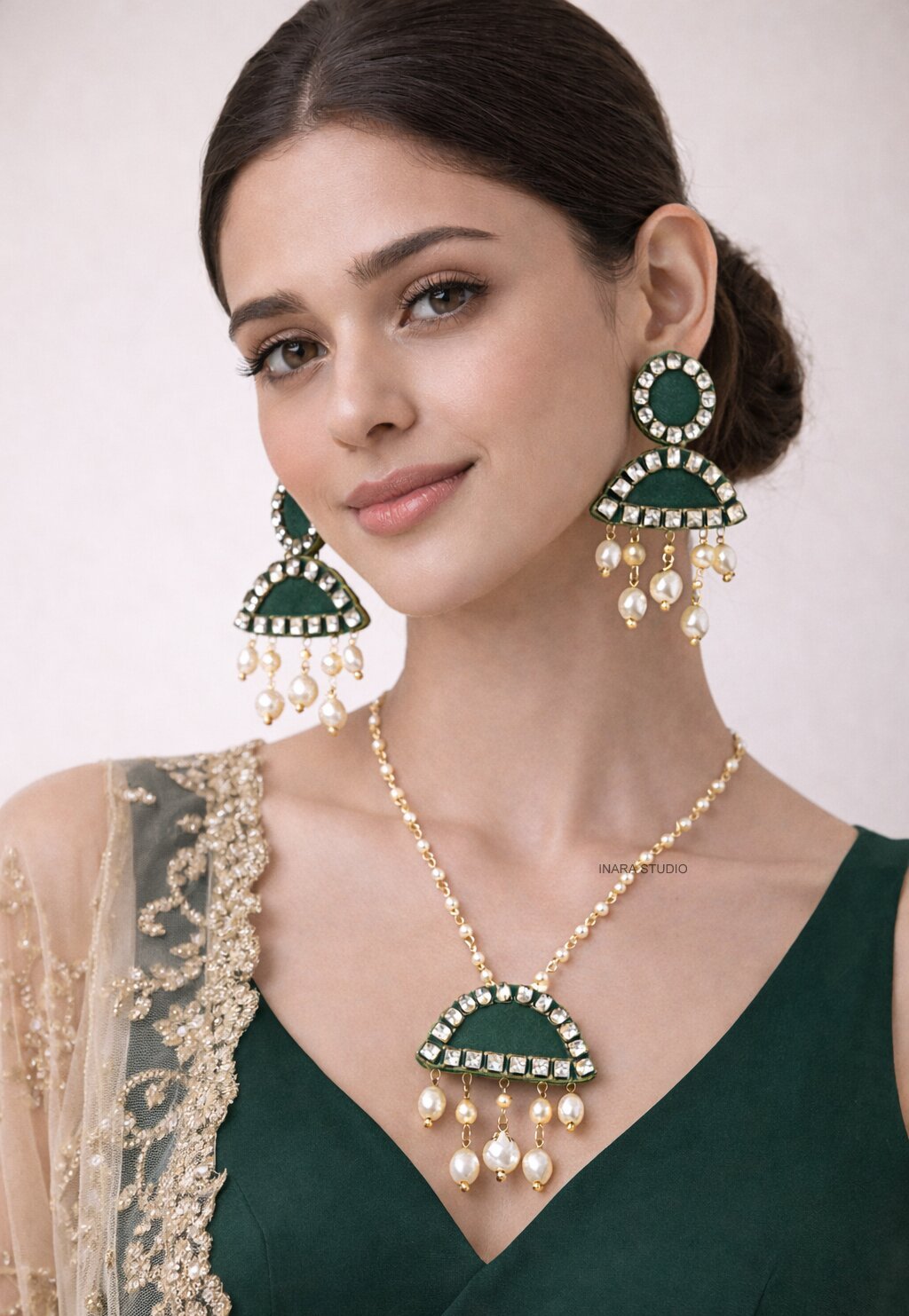 EMERALD GREEN FABRIC NECKLACE SET WITH PEARL DROPS