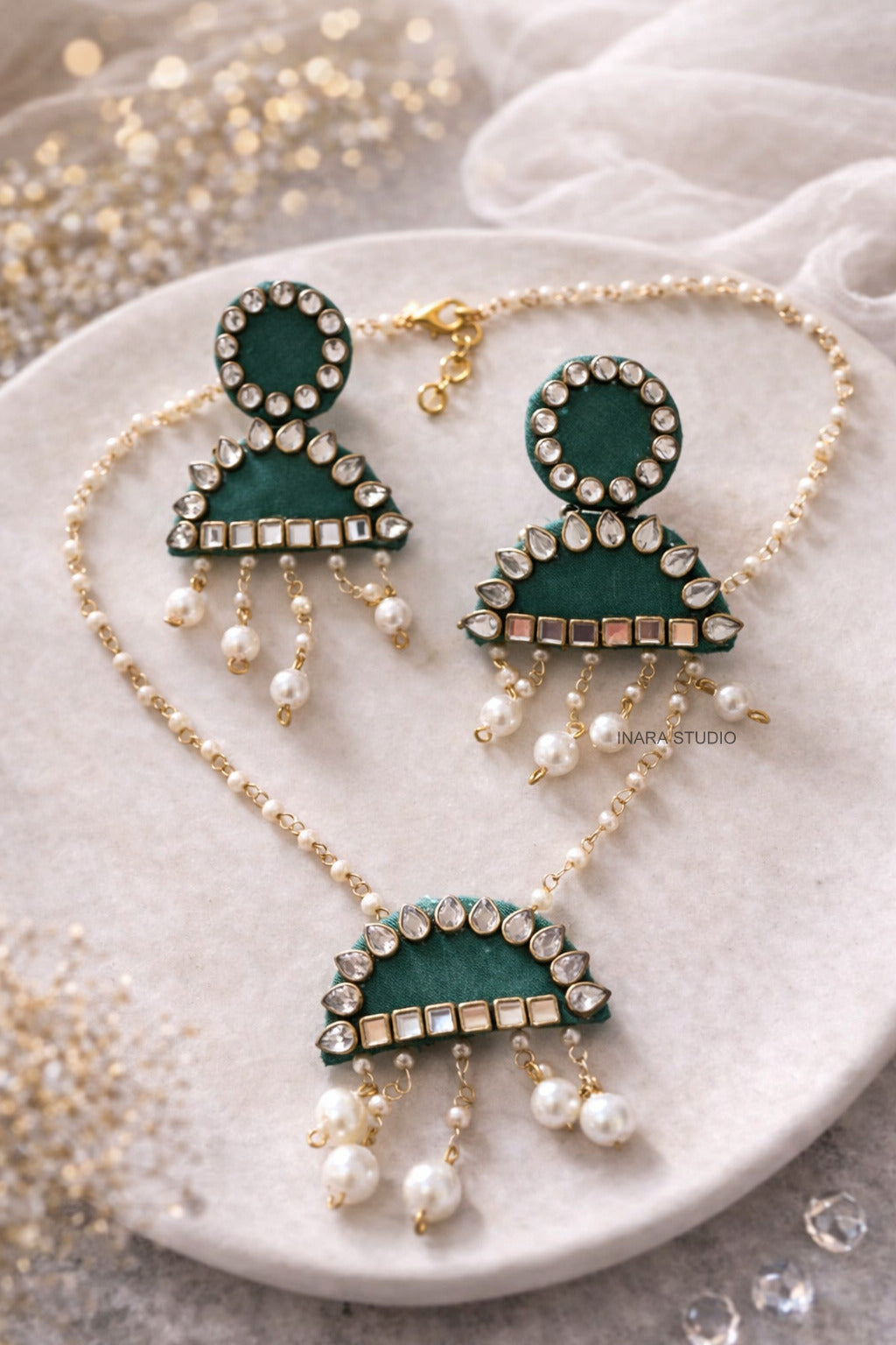 EMERALD GREEN FABRIC NECKLACE SET WITH PEARL DROPS